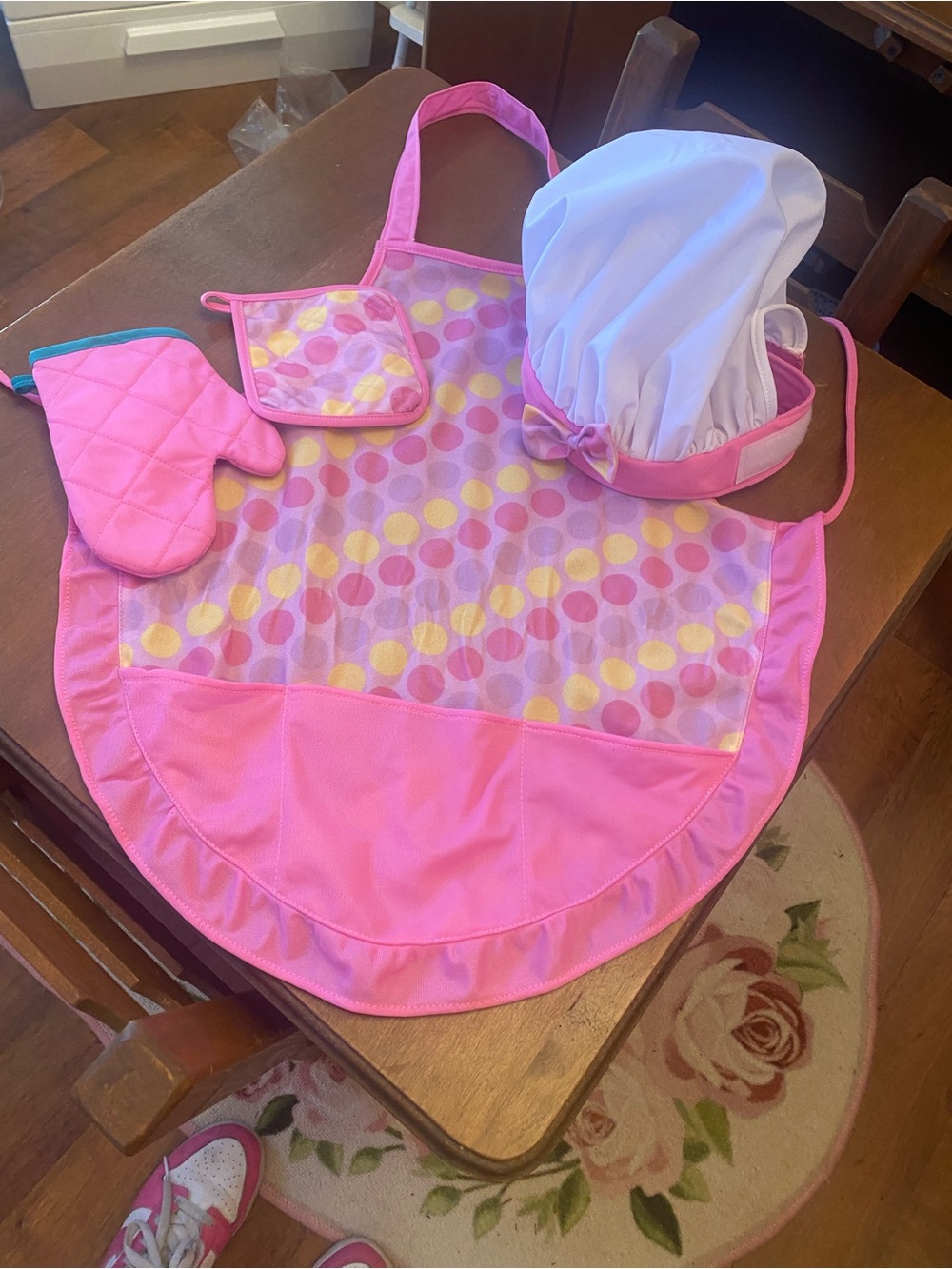 Toddler’s Chef Costume with Dishes